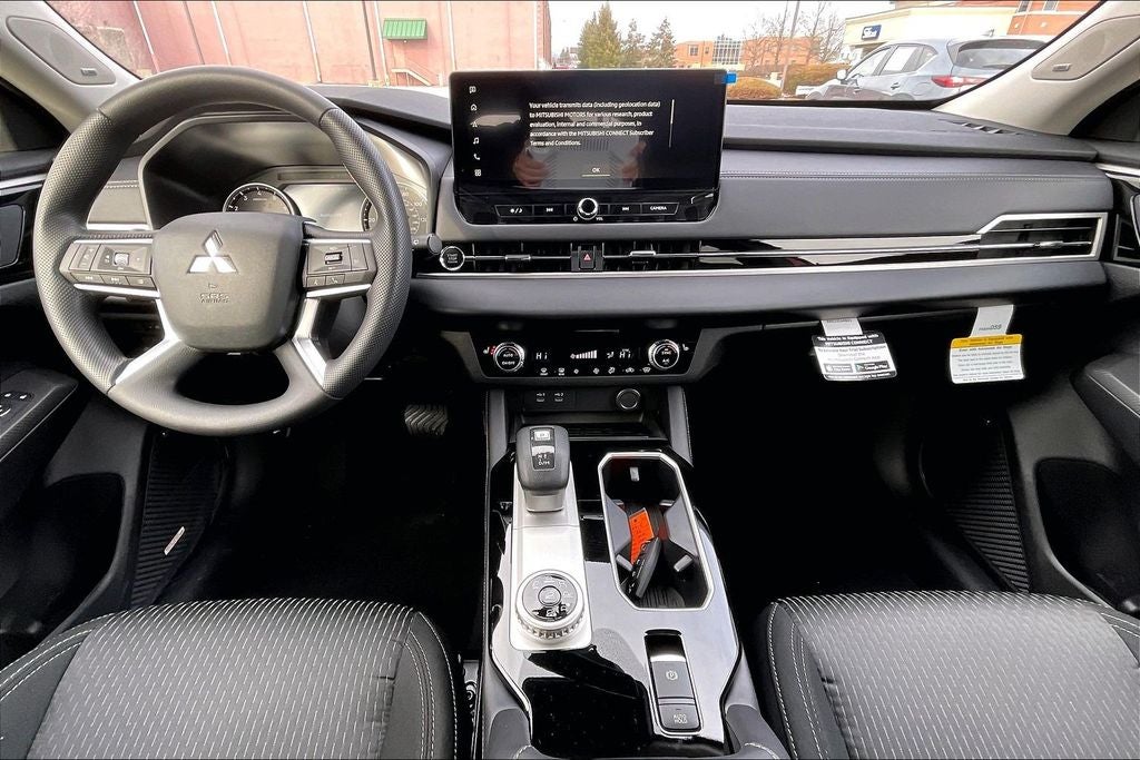 2026 Mitsubishi Outlander ES