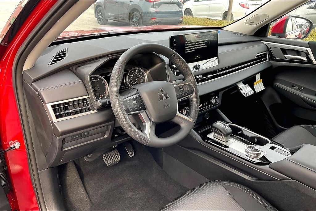 2026 Mitsubishi Outlander ES