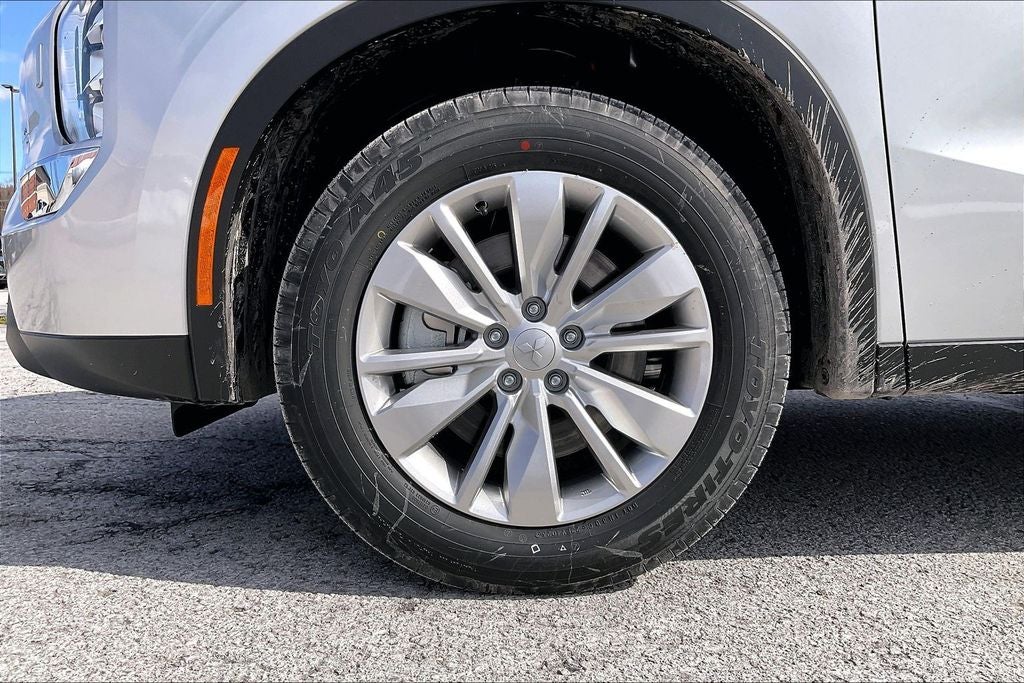 2026 Mitsubishi Outlander ES