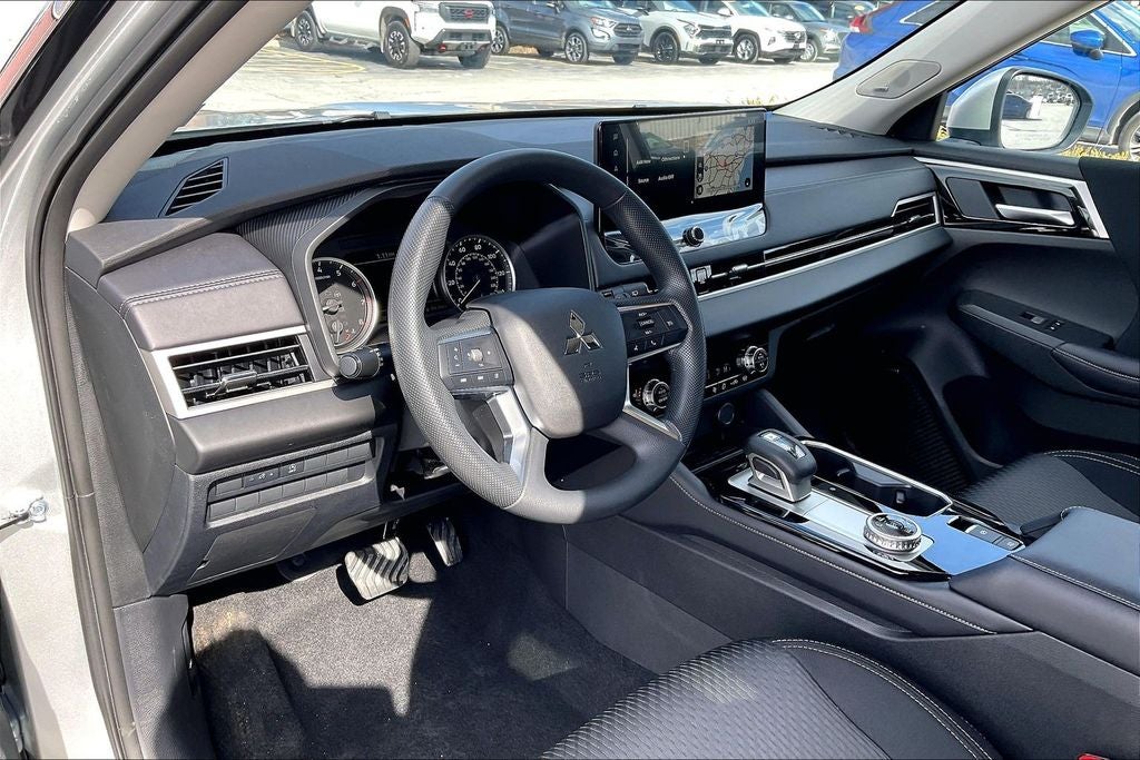 2026 Mitsubishi Outlander ES