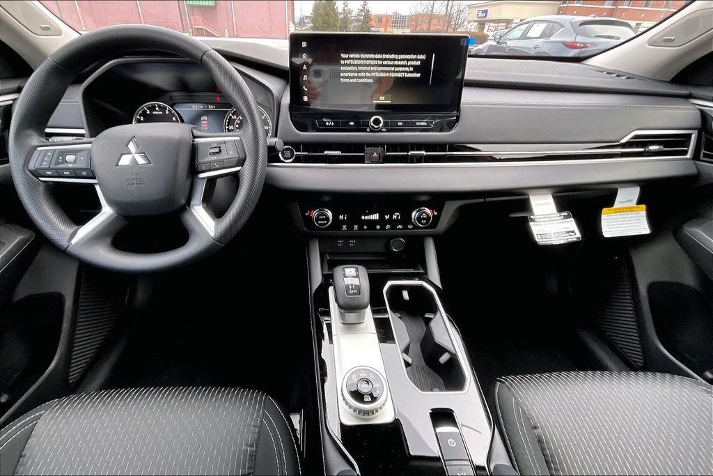 2026 Mitsubishi Outlander ES