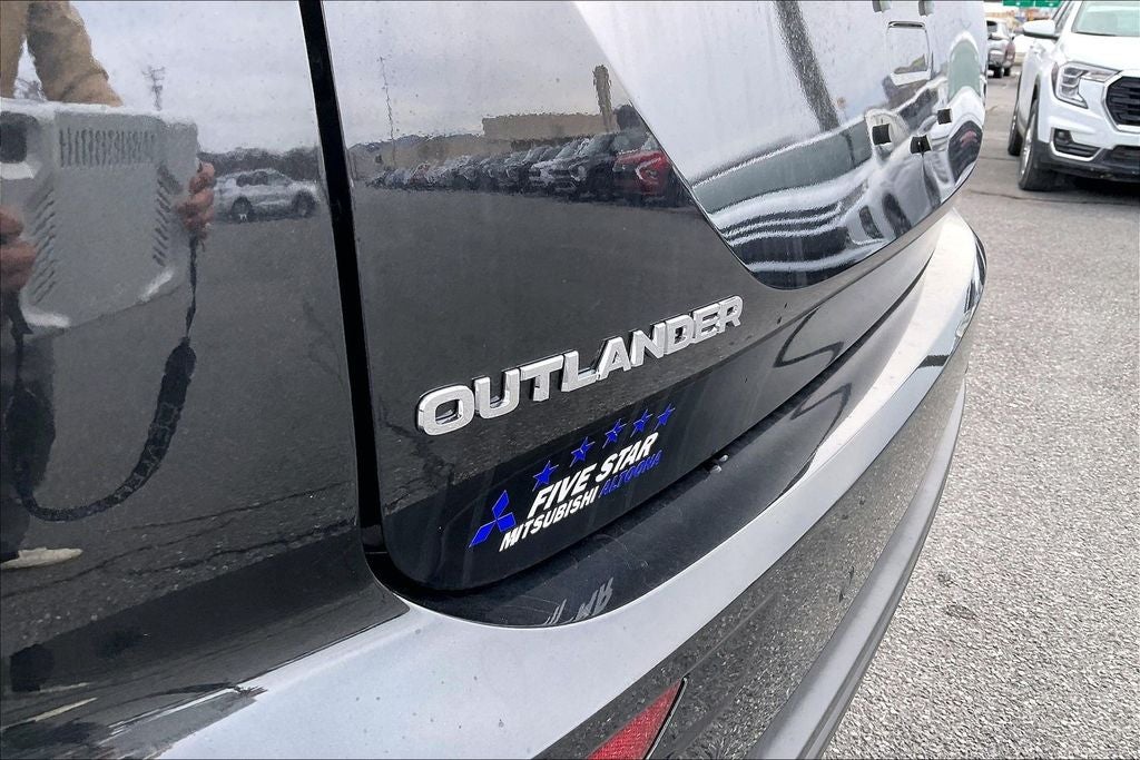 2026 Mitsubishi Outlander ES