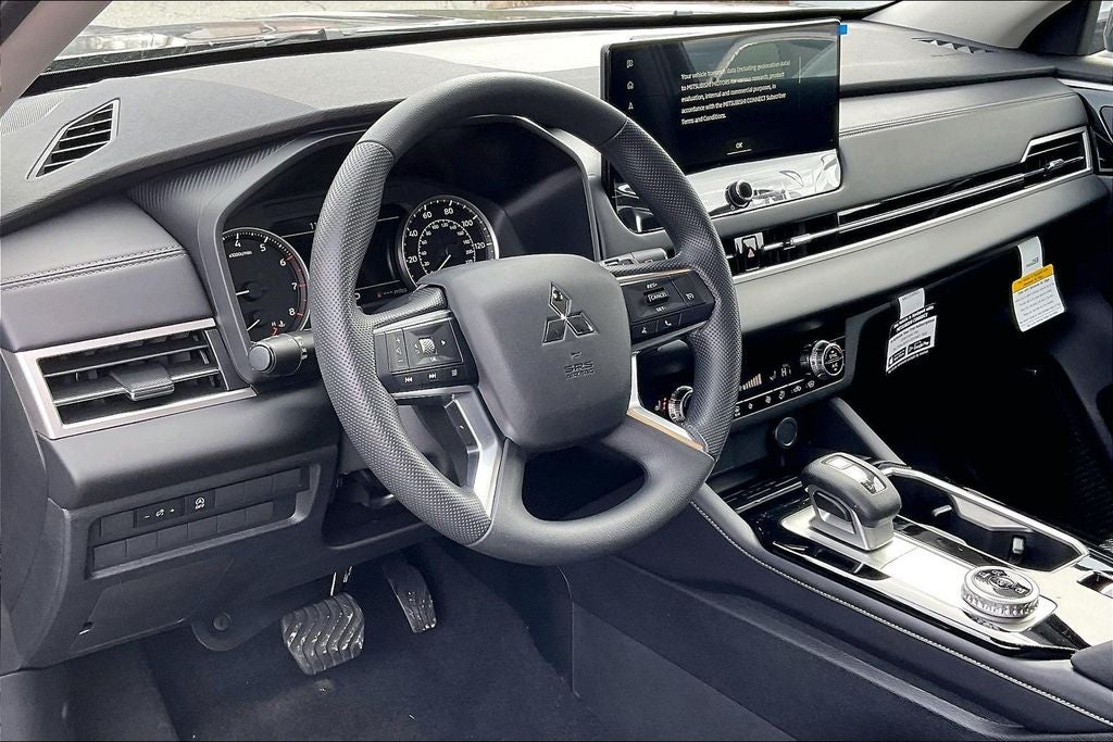 2026 Mitsubishi Outlander ES