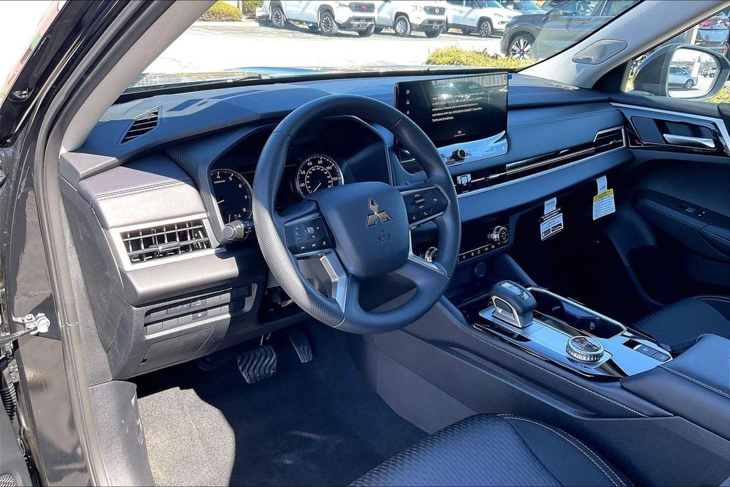 2026 Mitsubishi Outlander ES