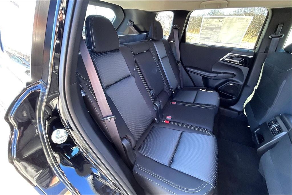 2026 Mitsubishi Outlander ES