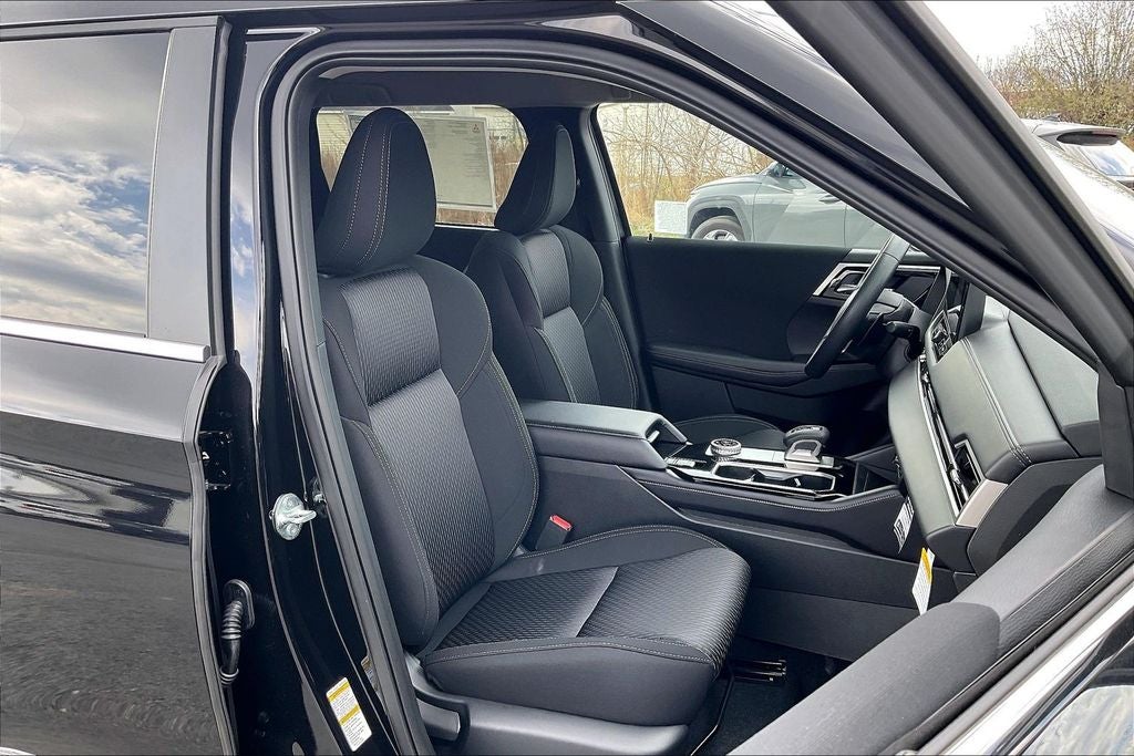 2026 Mitsubishi Outlander ES