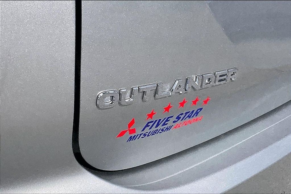 2026 Mitsubishi Outlander ES