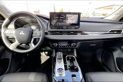 2026 Mitsubishi Outlander ES