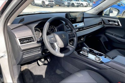 2026 Mitsubishi Outlander ES