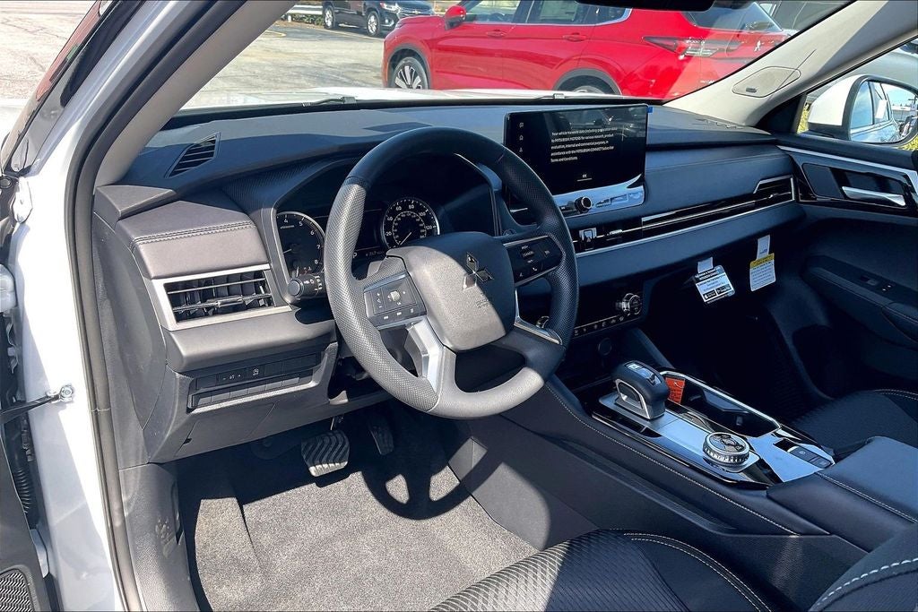 2026 Mitsubishi Outlander ES