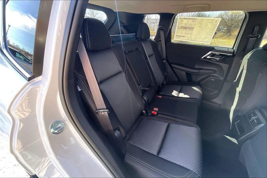 2026 Mitsubishi Outlander ES