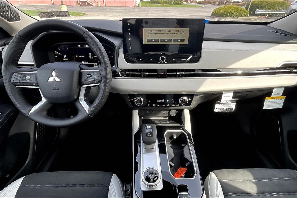 2025 Mitsubishi Outlander SE