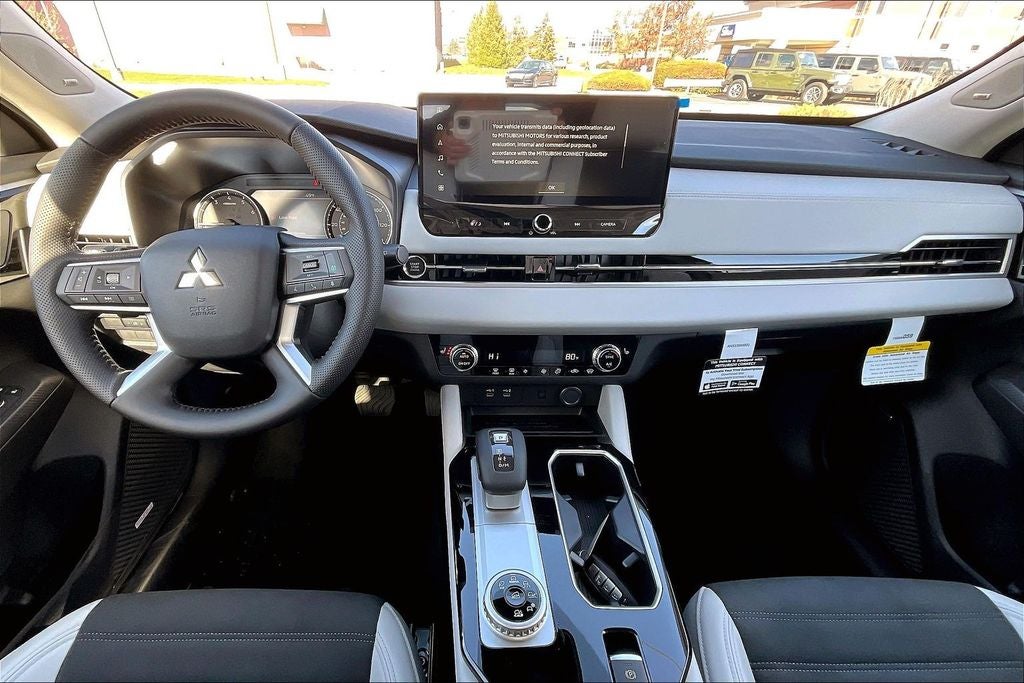 2025 Mitsubishi Outlander SE