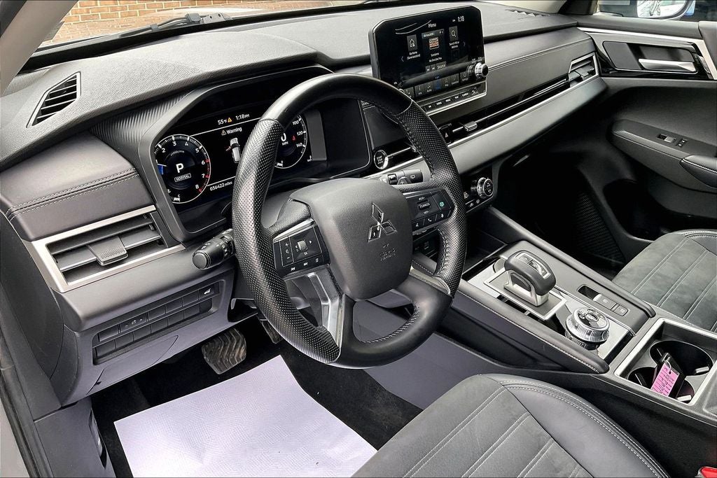 2024 Mitsubishi Outlander SE Tech
