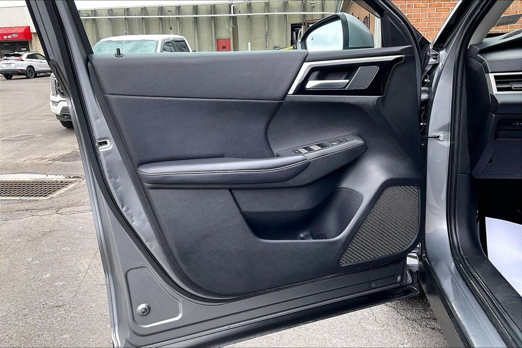 2024 Mitsubishi Outlander SE Tech