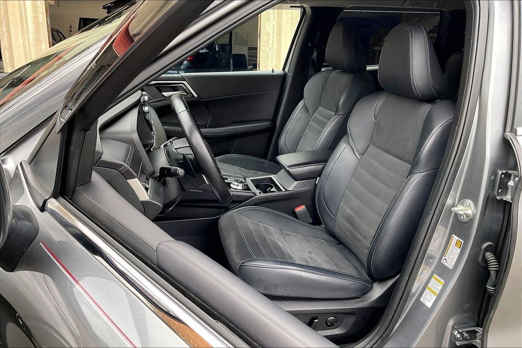 2024 Mitsubishi Outlander SE Tech