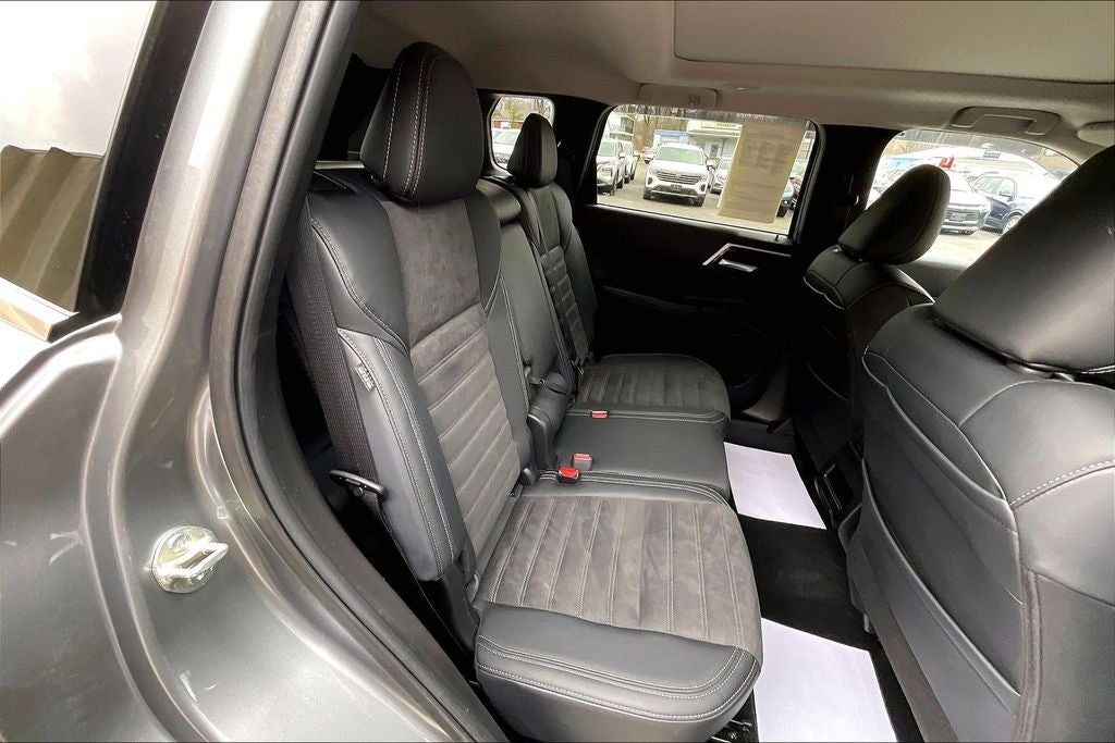 2024 Mitsubishi Outlander SE Tech