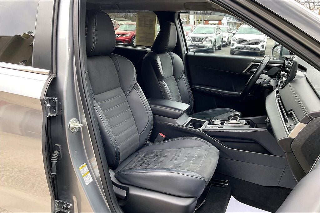 2024 Mitsubishi Outlander SE Tech