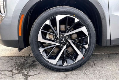2024 Mitsubishi Outlander SE Tech