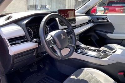 2025 Mitsubishi Outlander SE