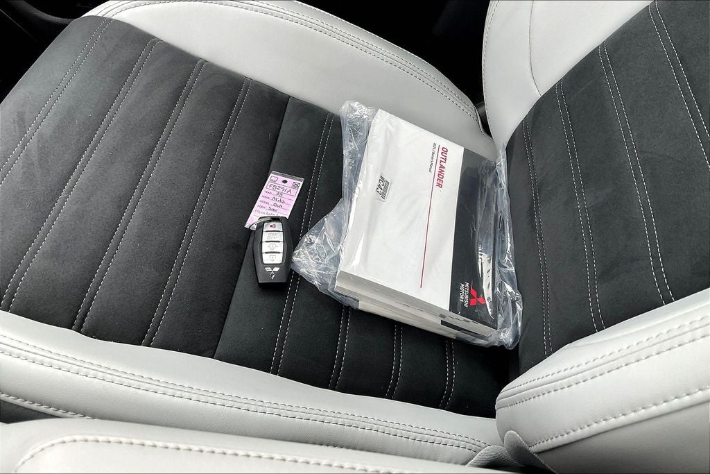 2025 Mitsubishi Outlander SE w/Tech