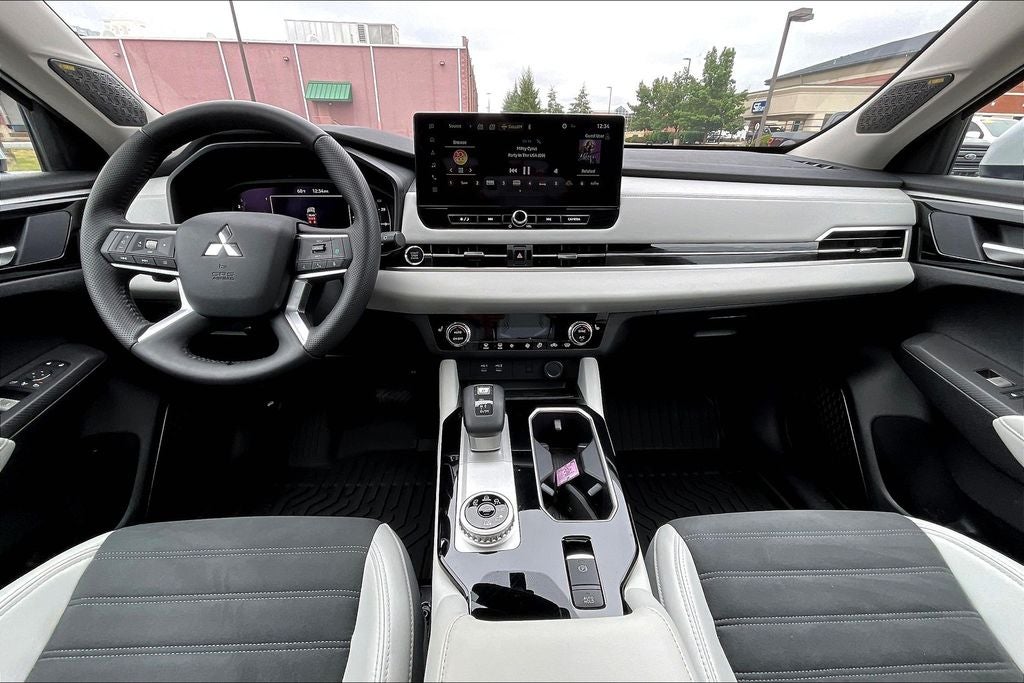 2025 Mitsubishi Outlander SE w/Tech