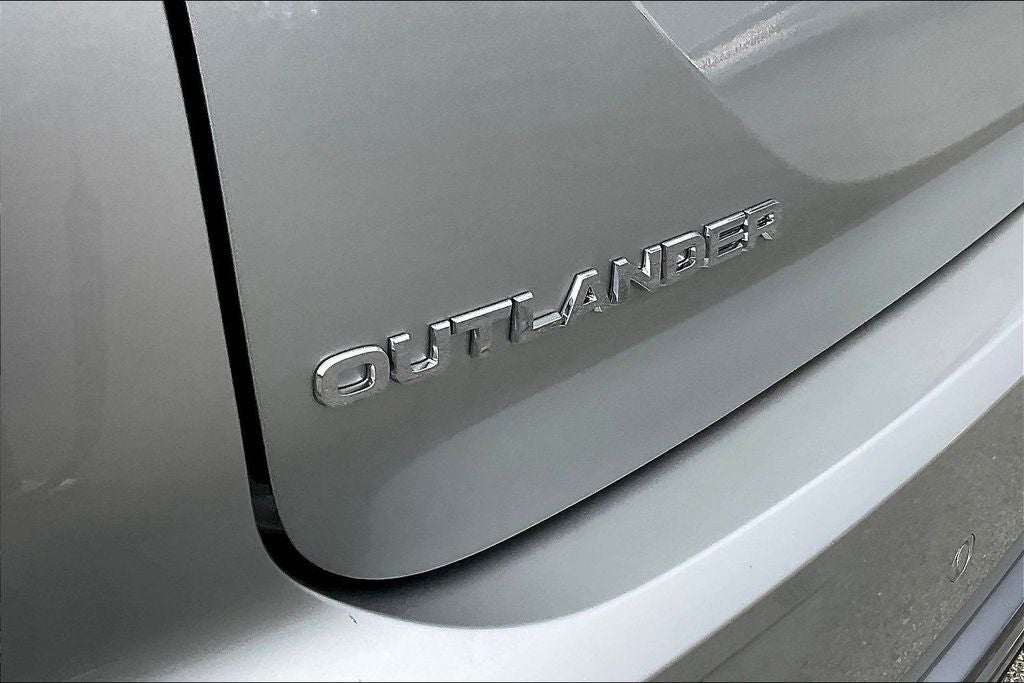 2025 Mitsubishi Outlander SE