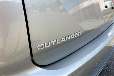 2025 Mitsubishi Outlander SE