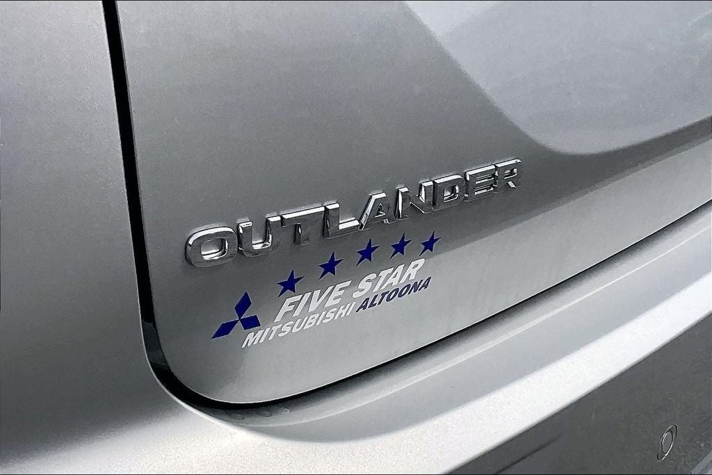 2025 Mitsubishi Outlander SE