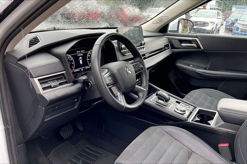 2024 Mitsubishi Outlander SE w/Pano