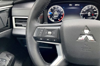 2024 Mitsubishi Outlander SE w/Pano
