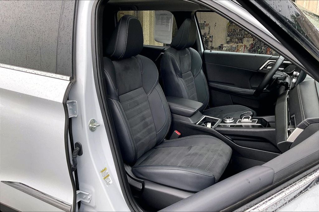 2024 Mitsubishi Outlander SE w/Pano