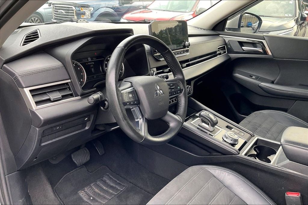2024 Mitsubishi Outlander SE