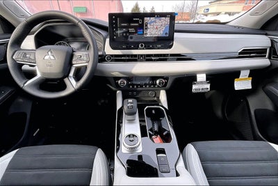 2025 Mitsubishi Outlander SE