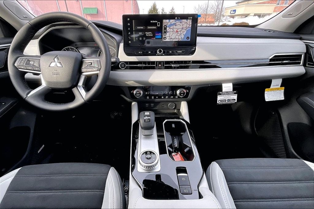 2025 Mitsubishi Outlander SE