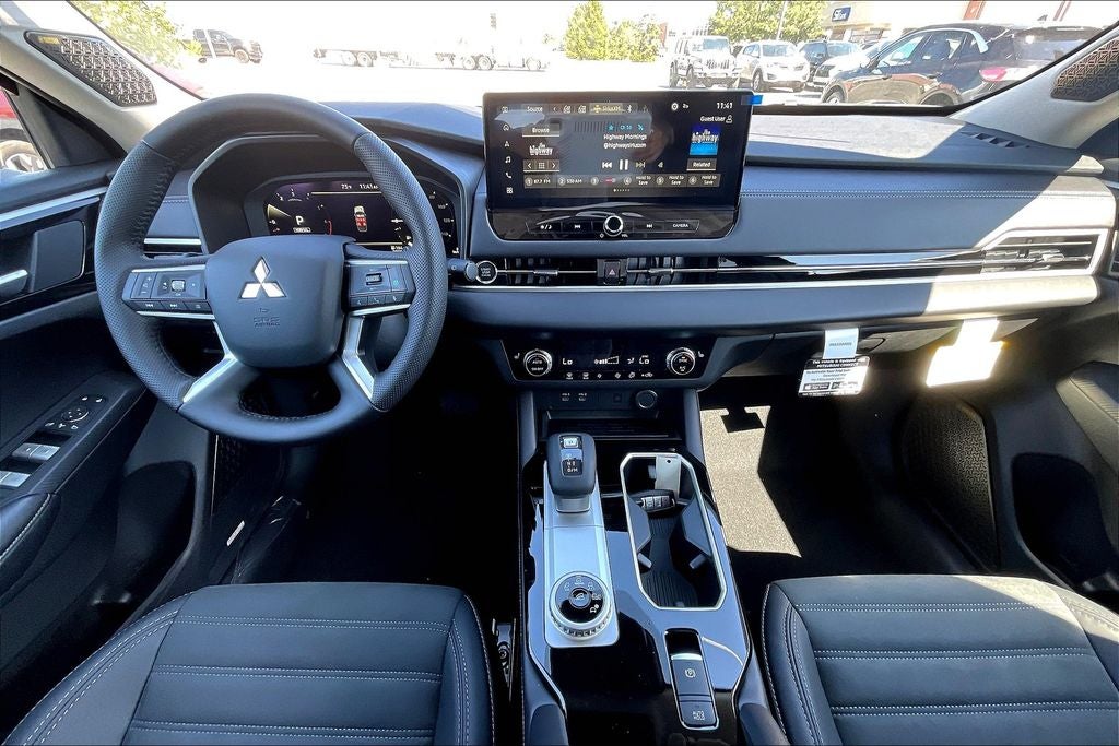 2025 Mitsubishi Outlander SE