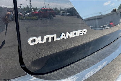 2025 Mitsubishi Outlander SE