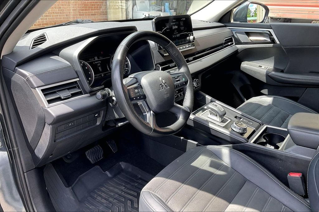 2024 Mitsubishi Outlander SE