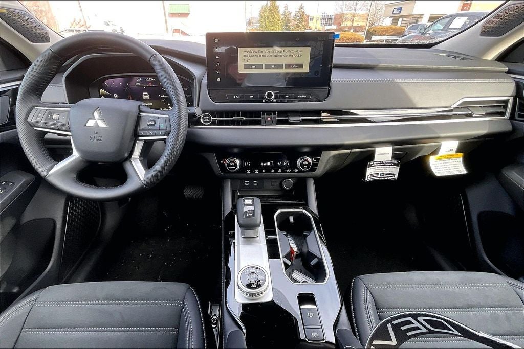 2025 Mitsubishi Outlander SE