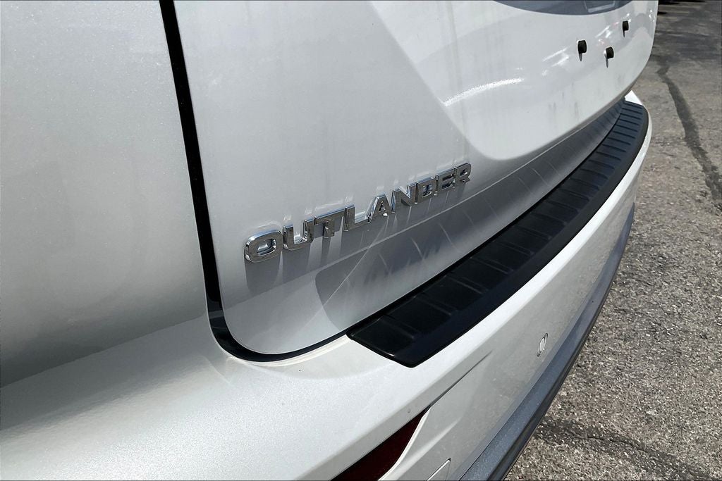 2025 Mitsubishi Outlander SE