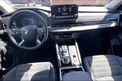 2024 Mitsubishi Outlander SE