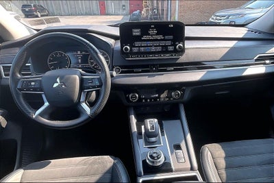 2024 Mitsubishi Outlander SE
