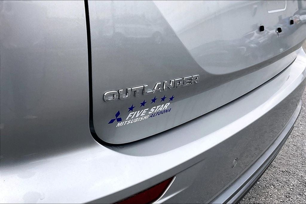 2025 Mitsubishi Outlander SE