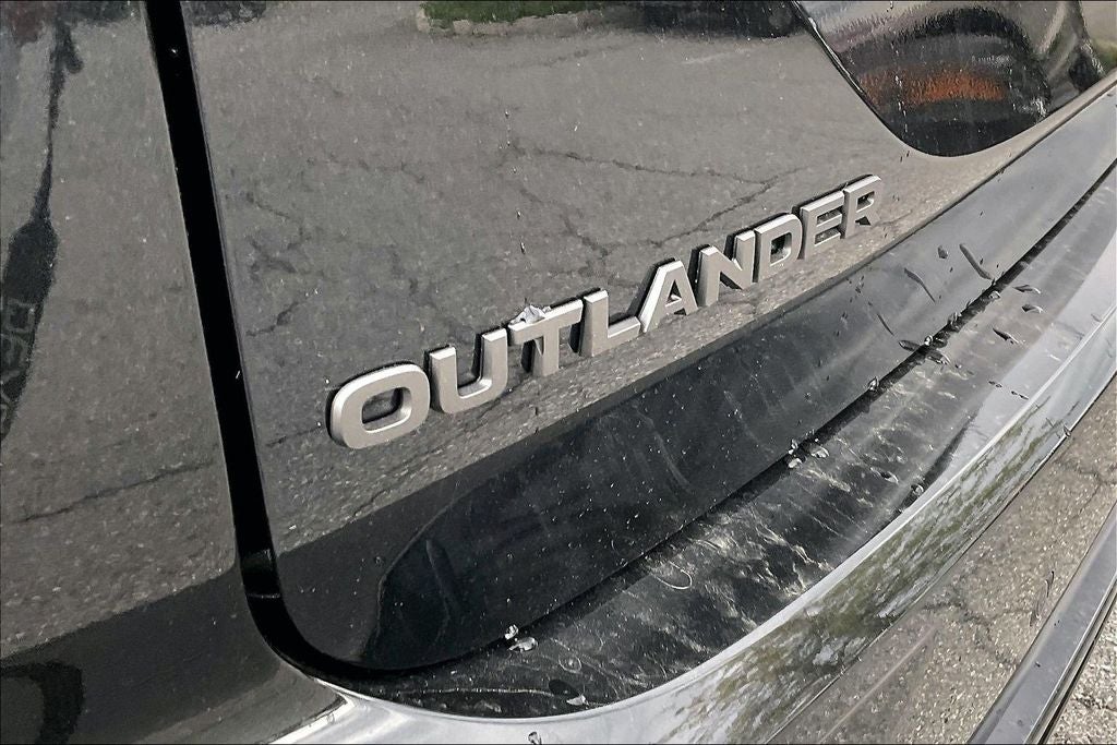 2026 Mitsubishi Outlander LE