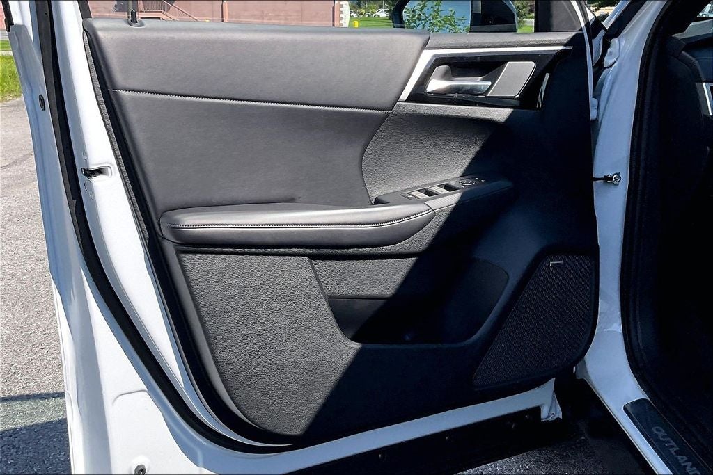 2026 Mitsubishi Outlander LE
