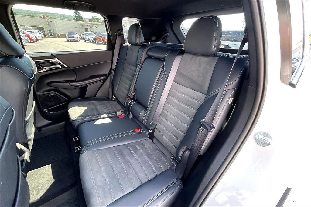2026 Mitsubishi Outlander LE