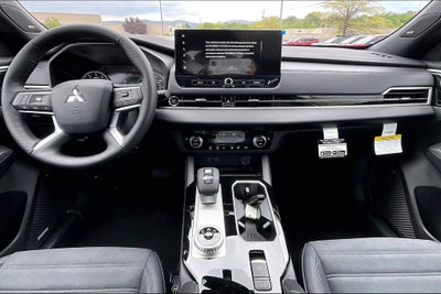 2026 Mitsubishi Outlander LE