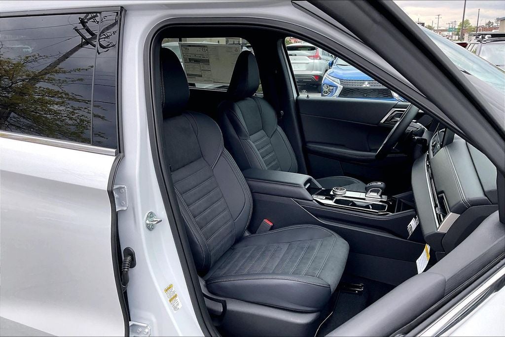 2026 Mitsubishi Outlander LE