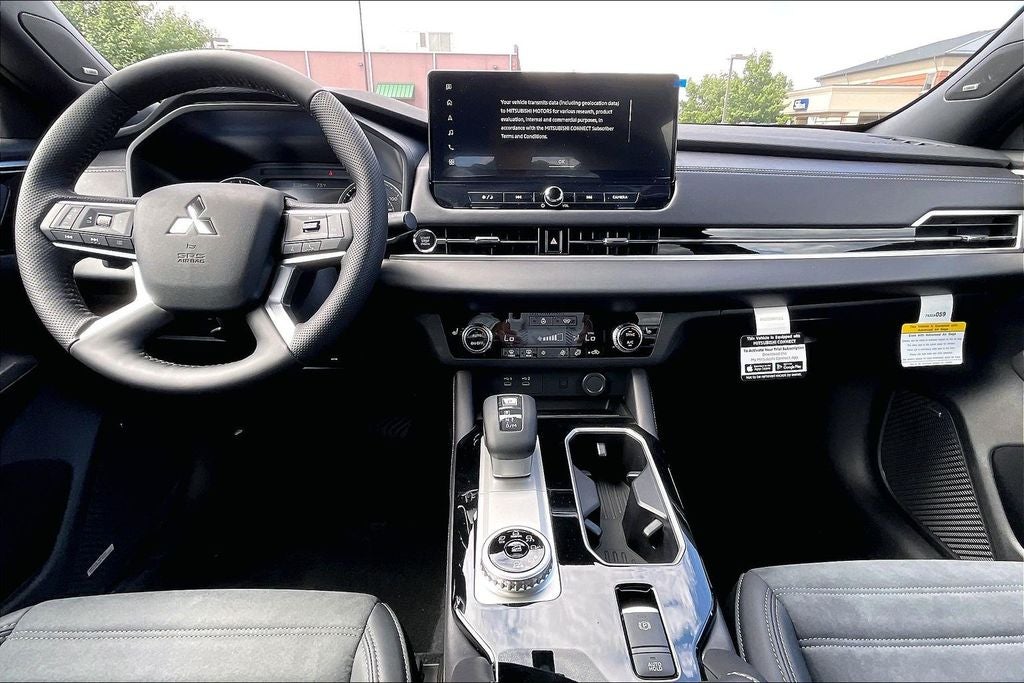 2026 Mitsubishi Outlander LE