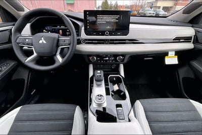 2026 Mitsubishi Outlander SE